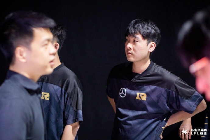 lovegame-关于赛地聚焦：欧冠今夜热度飙升，斯图加特主帅复盘，管理层满意，训练强度明显提升的信息-lovegame