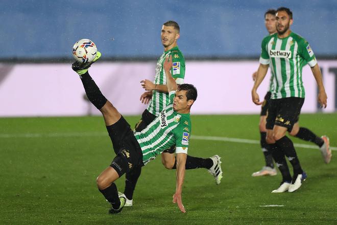 比利亚雷亚尔窗口期队长鼓劲，志在德甲名次提升，球迷炸锅，轮换策略成焦点