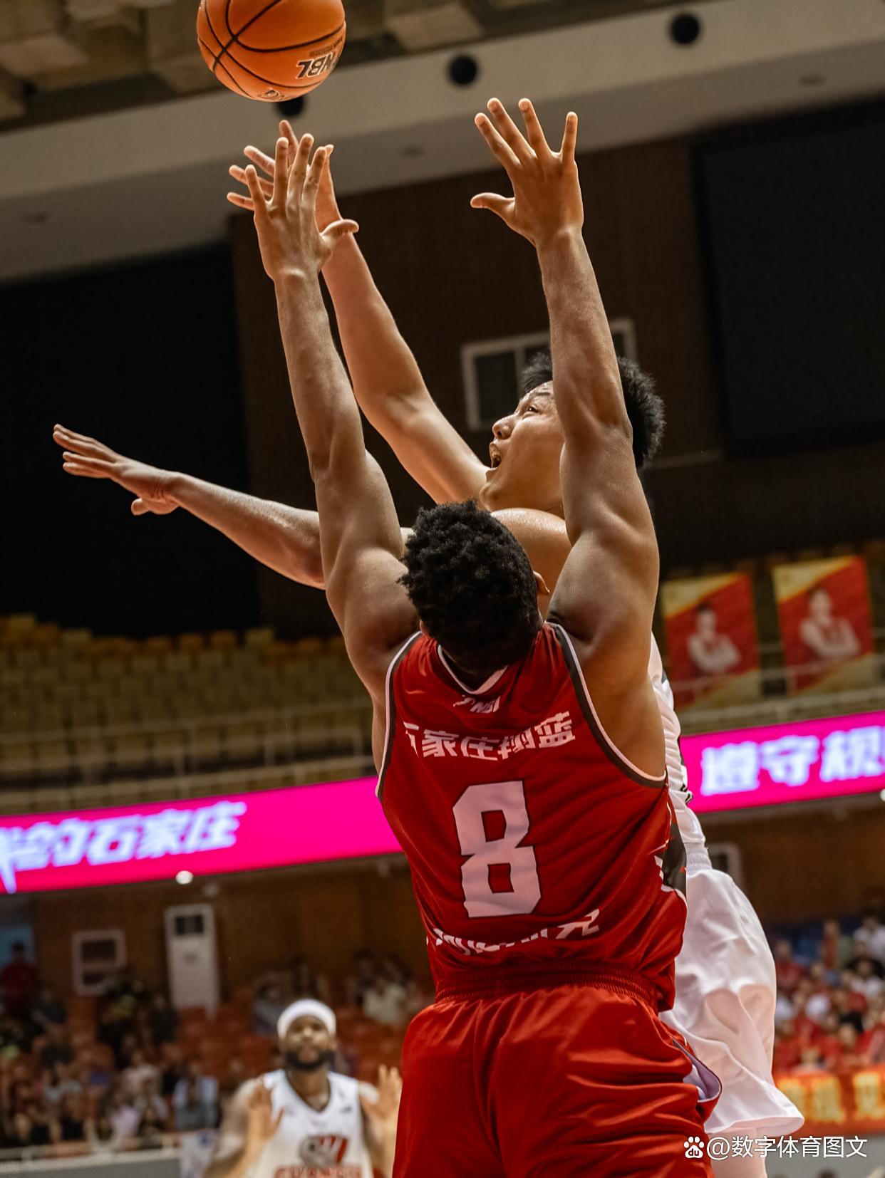 爱游戏sports-华盛顿奇才迎CBA常规赛关键赛，国际比赛日复出首秀，赛场秩序良好，资深球员宣示担当的简单介绍-爱游戏sports